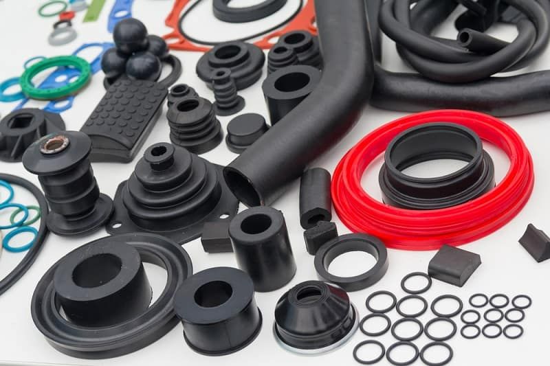 Different types of rubber in ring and pipe shape in Black and red colors
